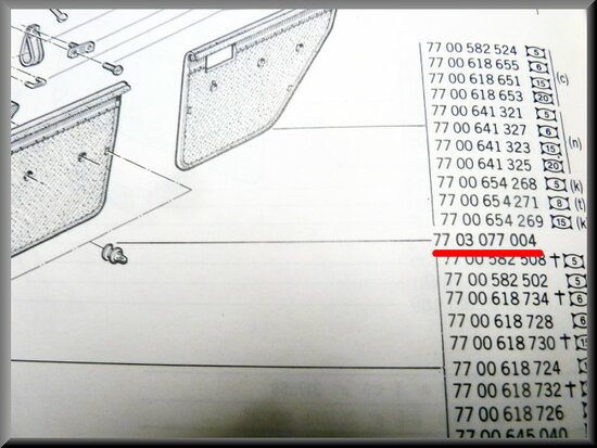 Door trim mounting clip