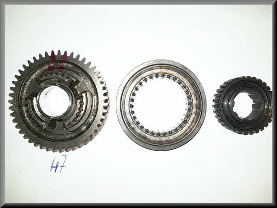 Pinion 1rd gear with synchronization hub (47 teeth)