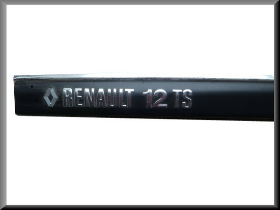 Bandeau avec logo « RENAULT 12 TS ».