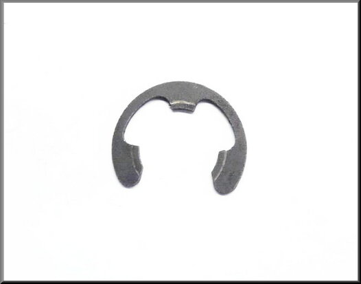 Locking clip reverse gear