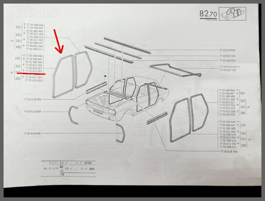 Deur rubber voorzijde rechts (bruin-zwart) (New Old Stock).