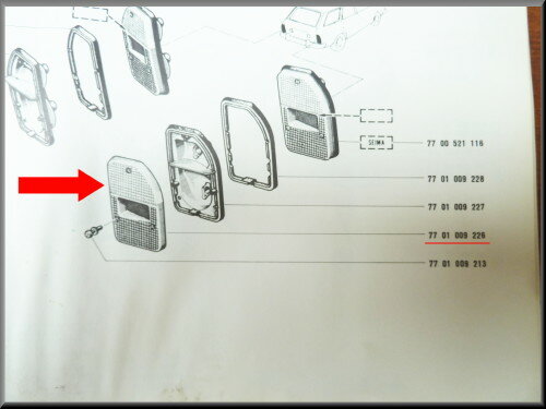 Taillight cap on the right R12 break