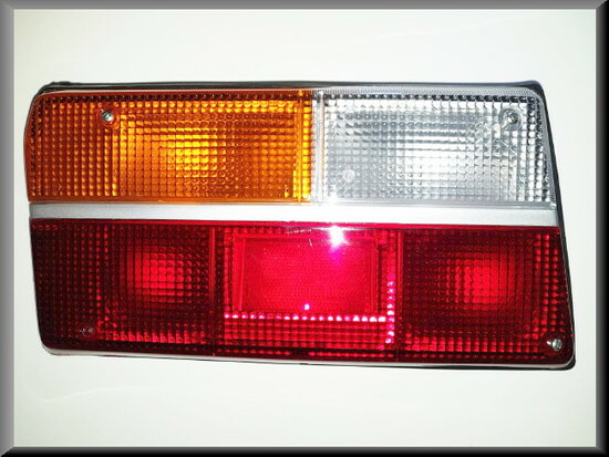 Taillight on the left (reproduction)