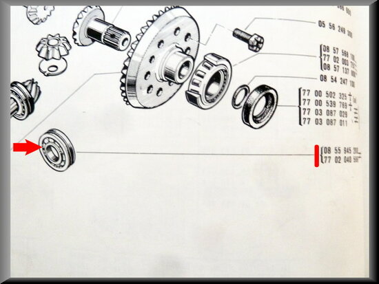 Pinion bearing , groove not centered (32x72x19).