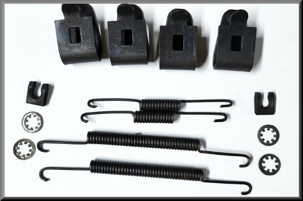 Brake shoe mounting set