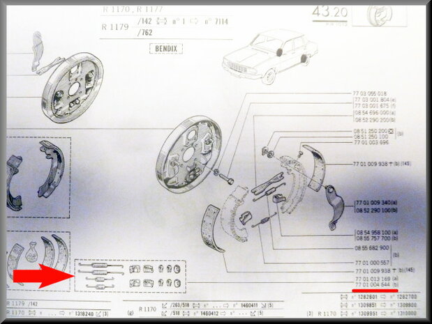 Brake shoe mounting set