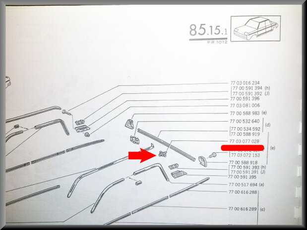 Agrafe de baguette latérale de bas de caisse (plastique)